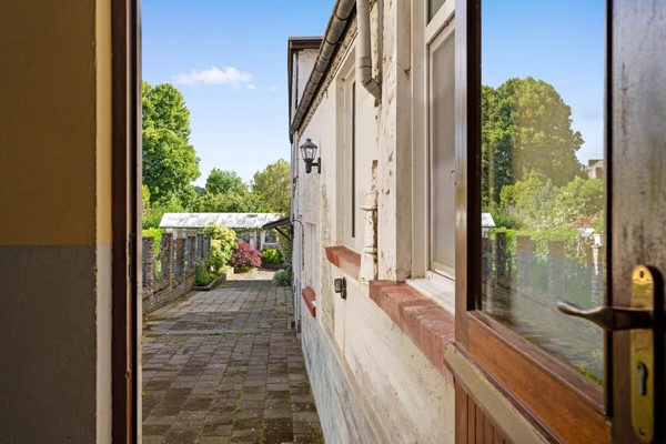 Foto - Te koop: Historische woning met groot perceel direct aan de Duitse grens